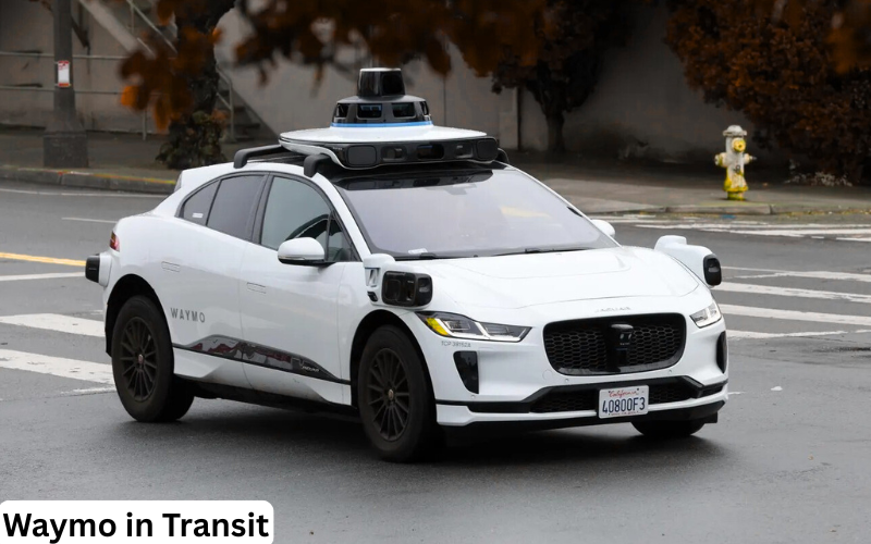 Robotaxi Waymo in Transit